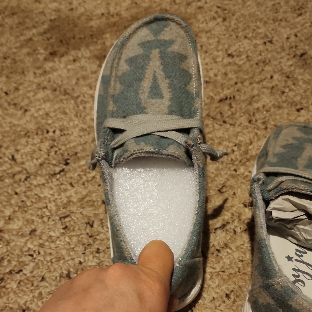 Patterned Slip-On Shoes - Picture 3 of 4